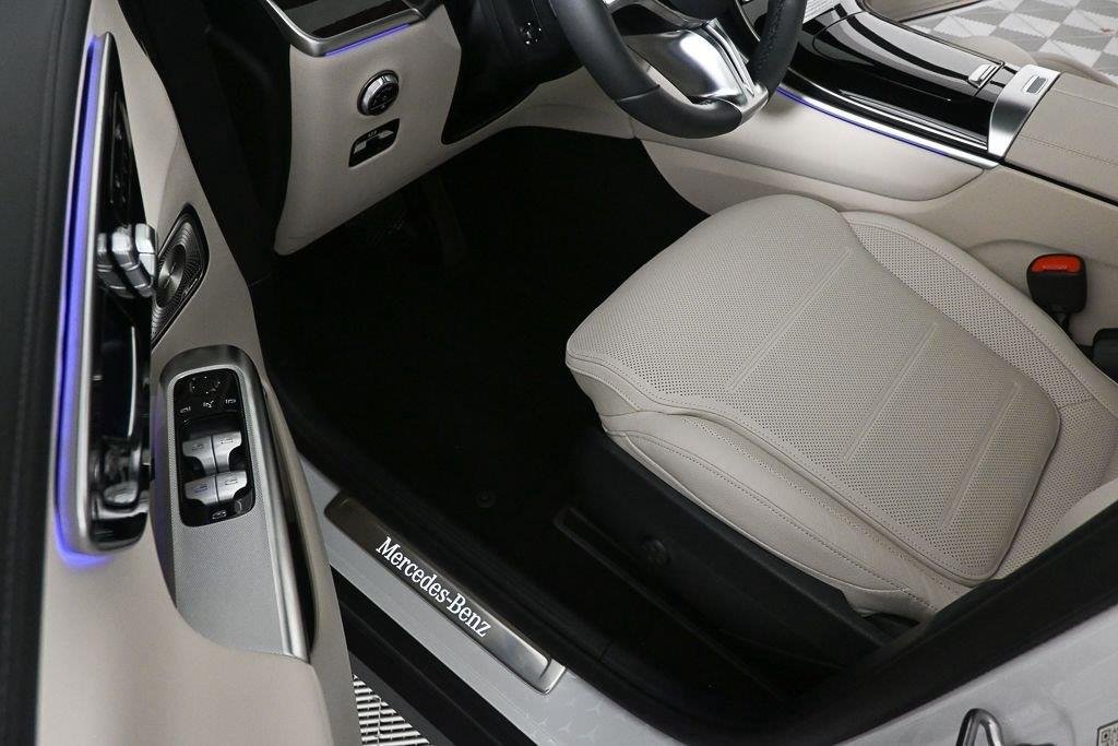 New 2027 MANUFAKTUR Moonlight White Metallic Mercedes-Benz GLC 300 image 7
