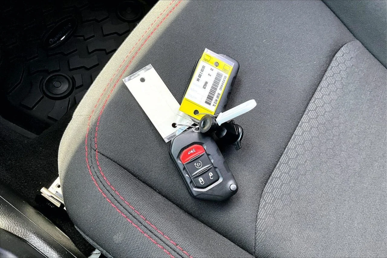 Used 2023 White Jeep Rubicon image 31