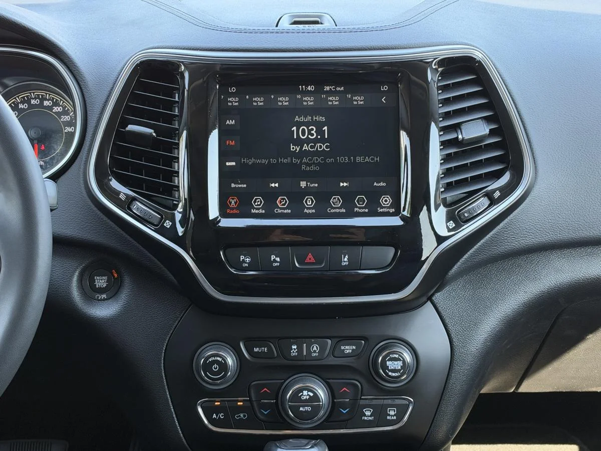 Used 2022 Grey Jeep Limited 4x4 image 19