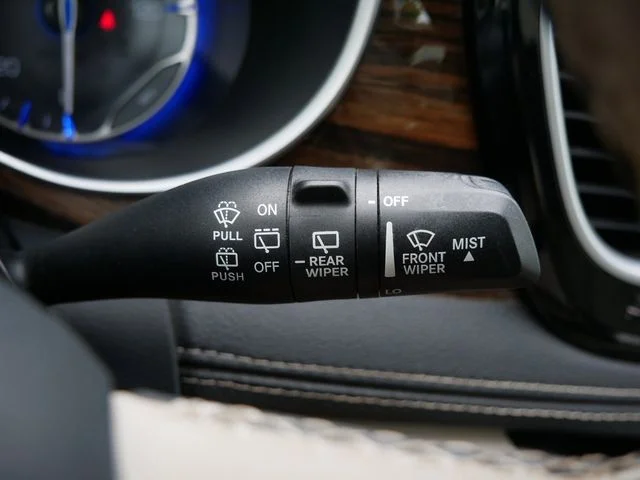 Used 2021 Brilliant Black Crystal Pearlcoat Chrysler Limited image 23