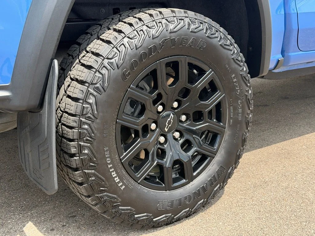 Used 2025 Blue Chevrolet Trail Boss image 27