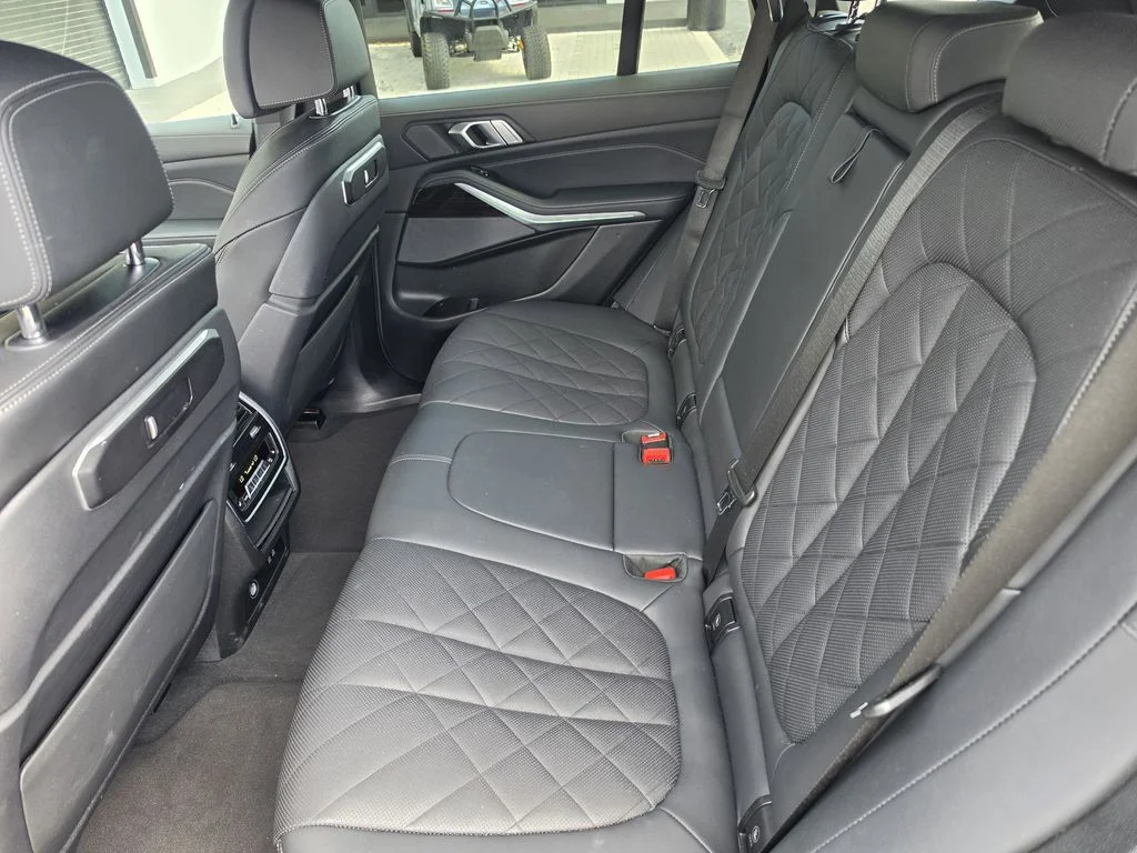 Used 2024 Gray BMW sDrive40i image 11