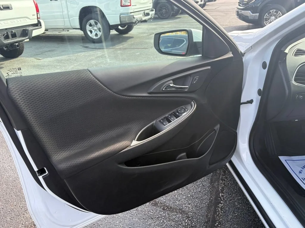 Used 2025 Summit White Chevrolet 1LT image 11