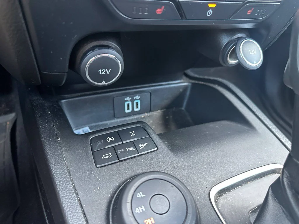 Used 2020 Silver Ford Lariat image 25