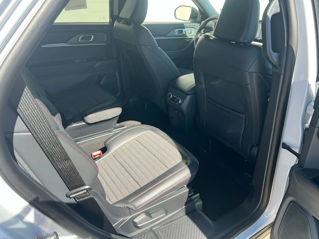 New 2026 Space White Metallic Ford ST-Line image 26