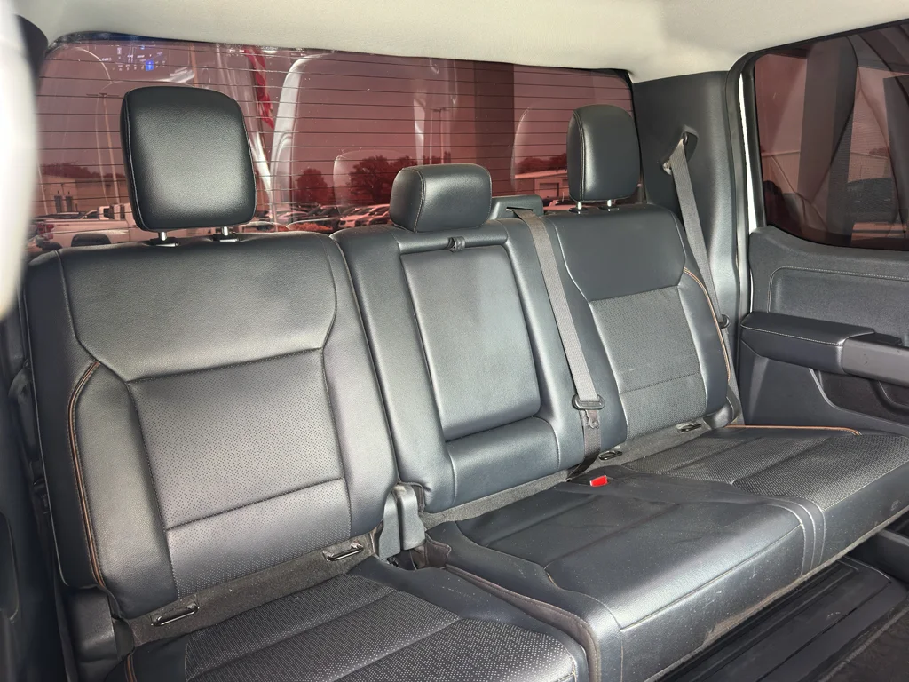 Used 2025 Oxford White Ford LARIAT image 37