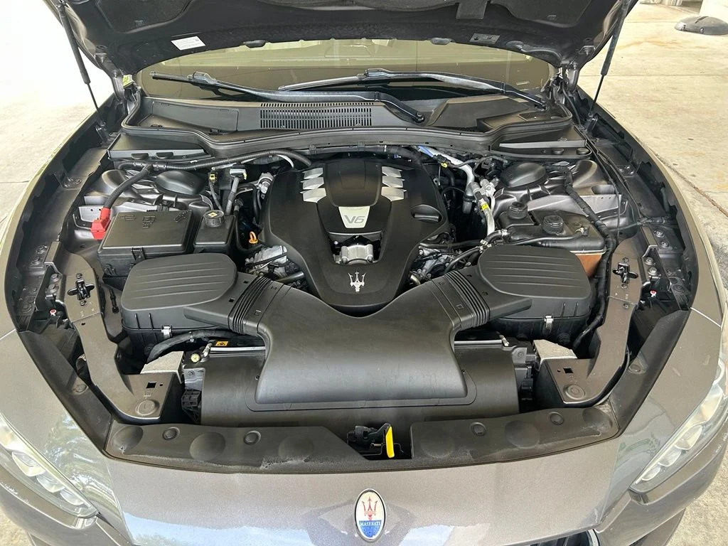 Used 2015 Gray Maserati Base image 13