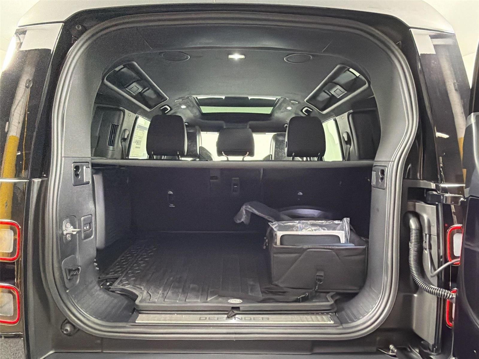 New 2026 Narvik Black LAND ROVER OCTA image 28