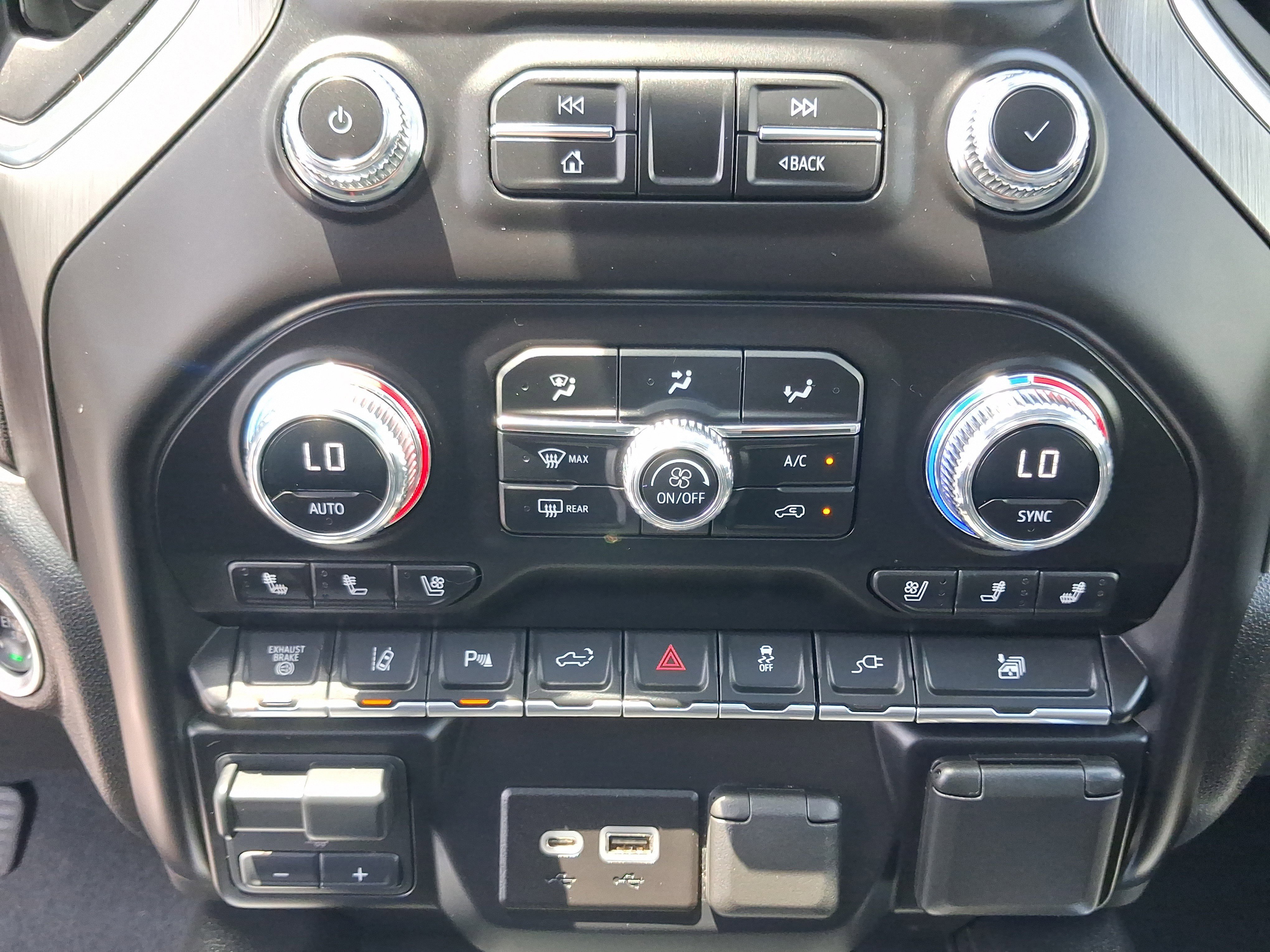 Used 2023 White GMC Denali image 24