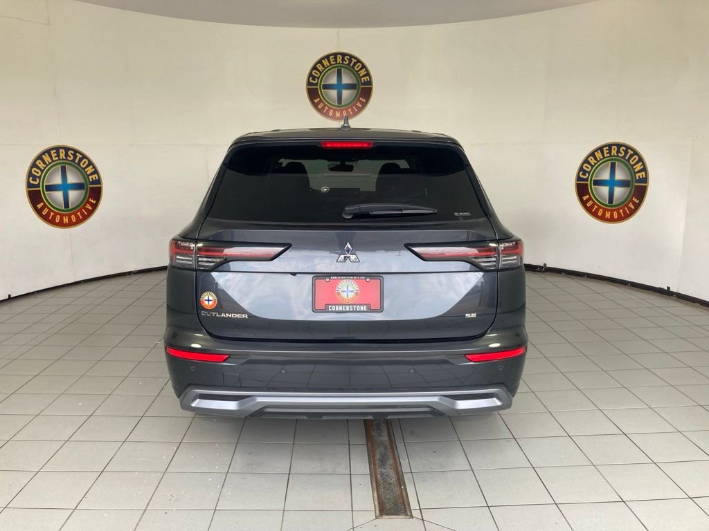 Used 2025 Gray Mitsubishi SE image 19