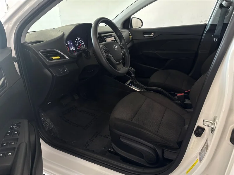 Used 2018 Frost White Pearl Hyundai SE image 9