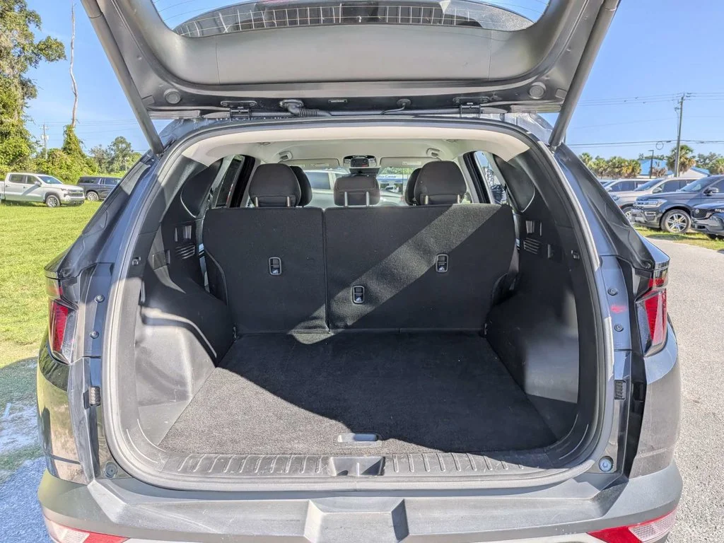 Used 2024 Black Hyundai SEL image 11