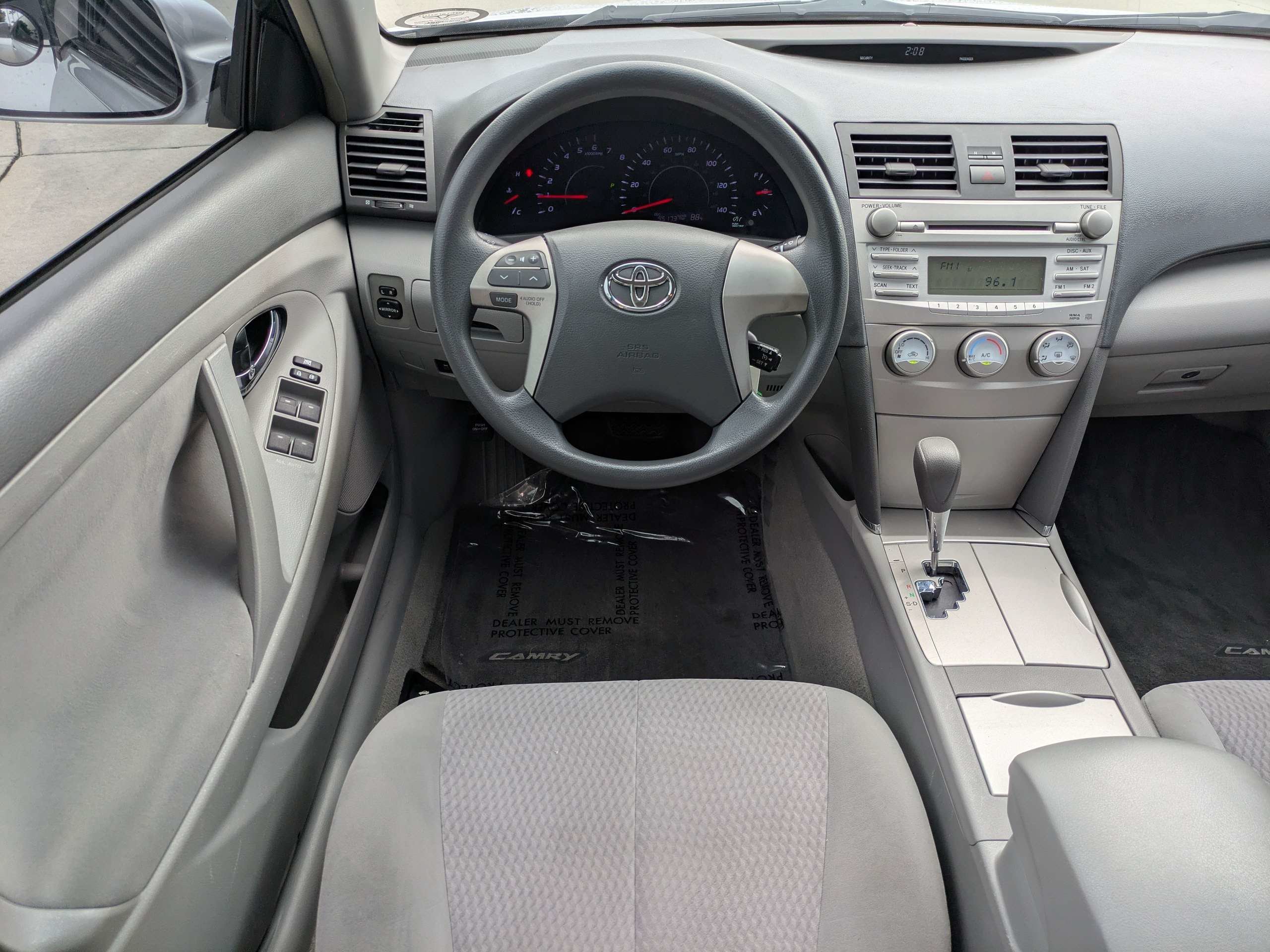 2010 Toyota Camry LE - Photo 14