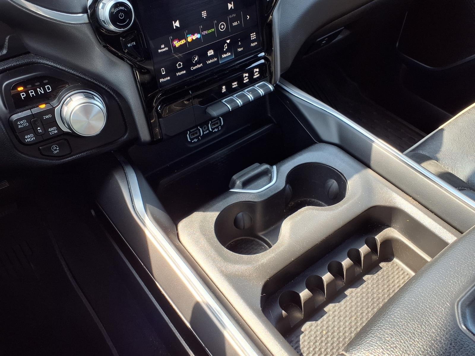 Used 2023 Diamond Black Crystal Pearl Coat RAM Laramie image 4