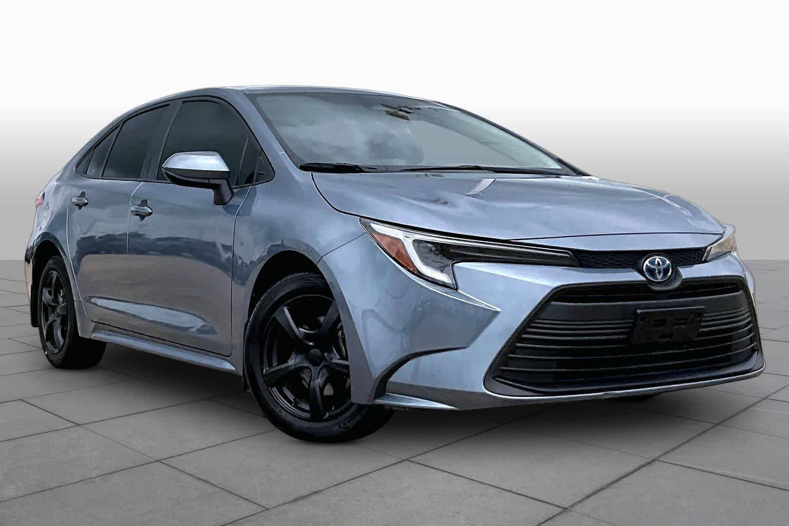 Used 2025 Celestite Toyota Hybrid LE image 3