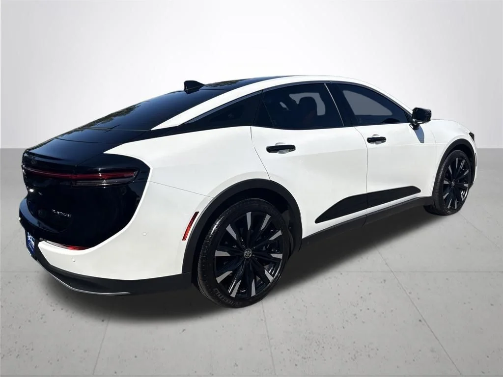 Used 2026  Toyota Platinum image 6