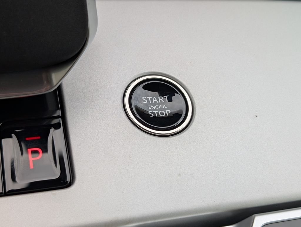 New 2026 Eiger Grey LAND ROVER SE PHEV image 18