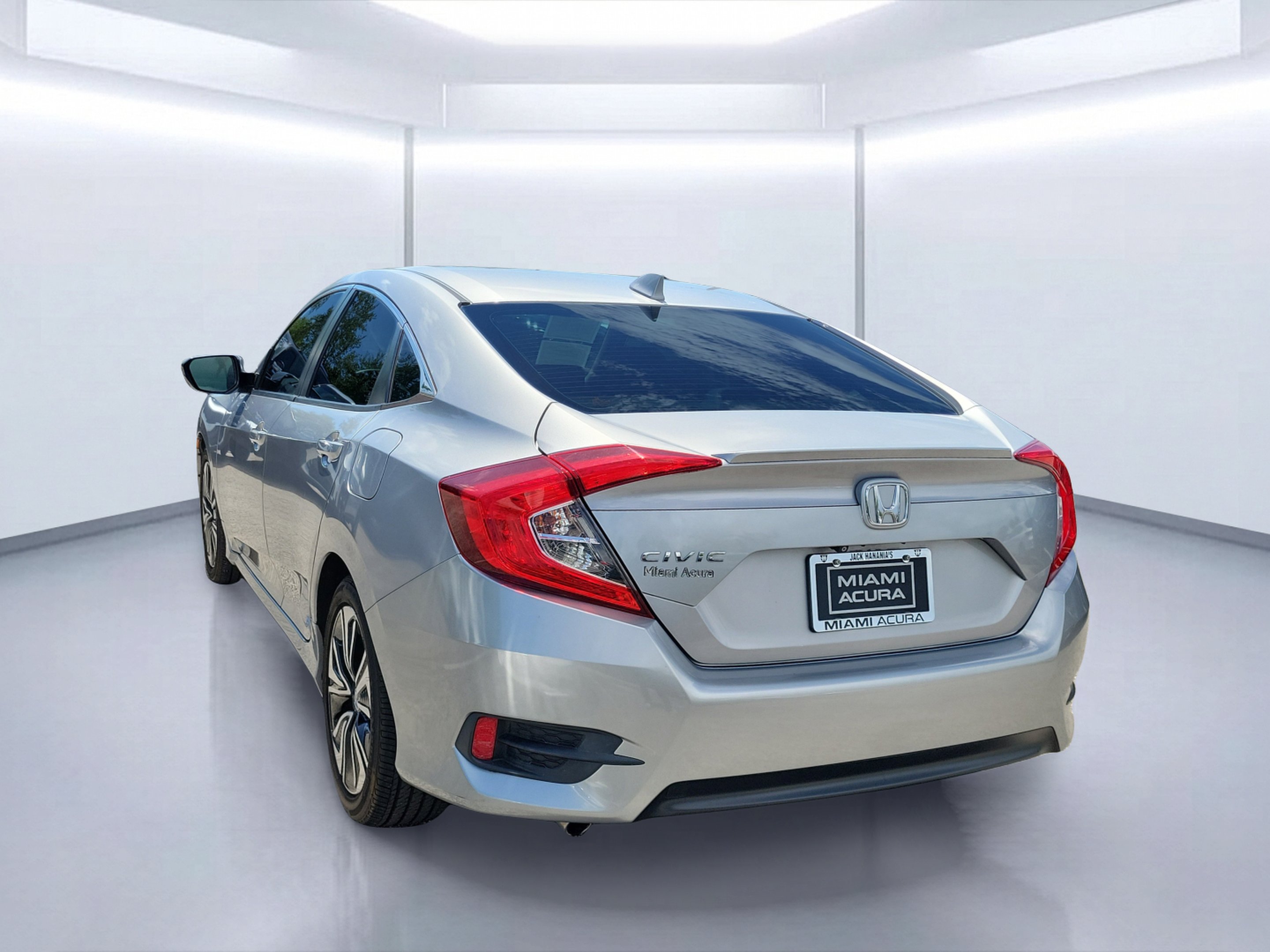 Used 2018 Silver Metallic Honda EX-L image 3