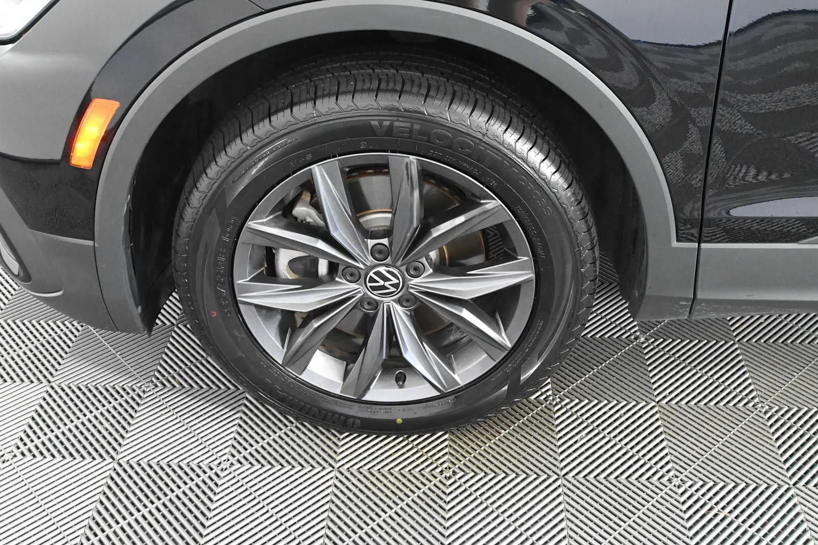 Certified Used 2022 Deep Black Pearl Volkswagen SE image 29