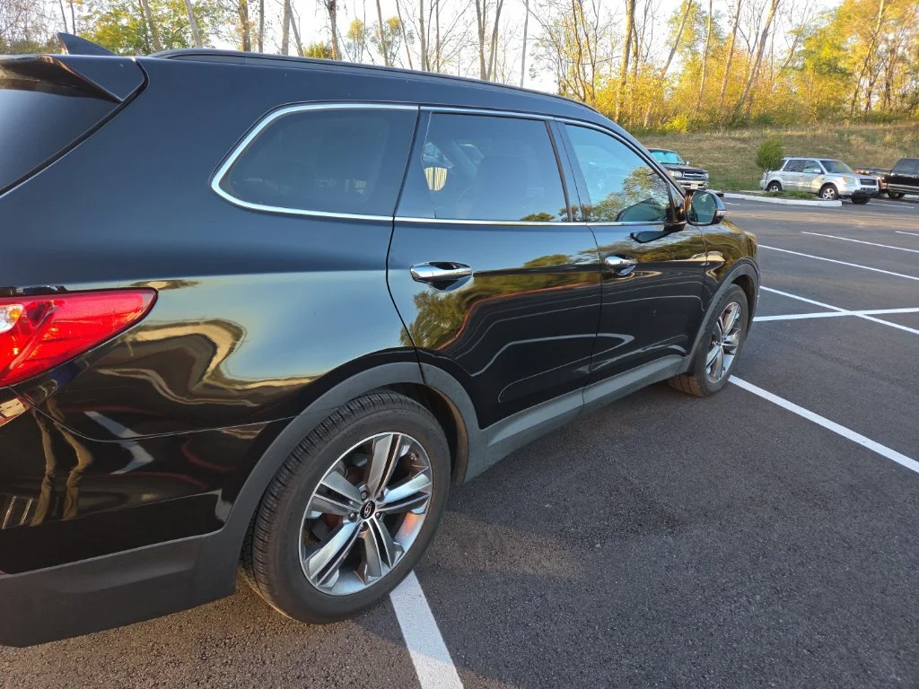 Used 2016 Black Hyundai SE image 5