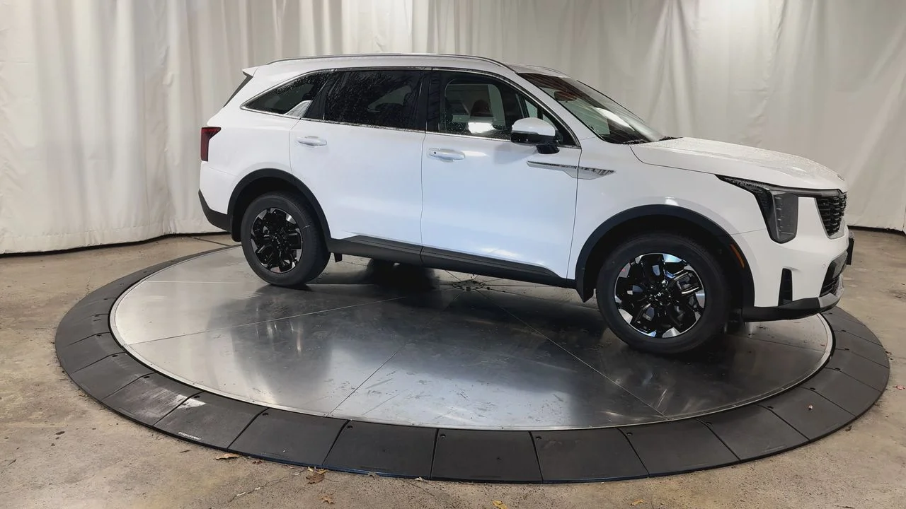 New 2026 White Pearl Kia S image 2