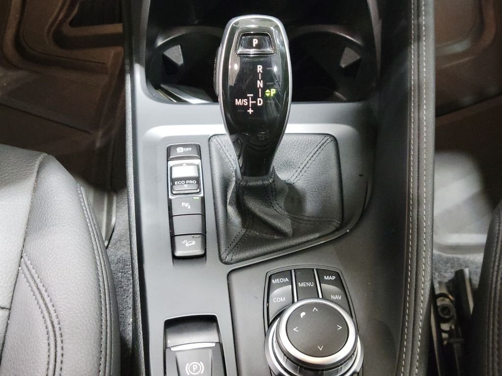 Used 2022 White BMW xDrive28i image 26