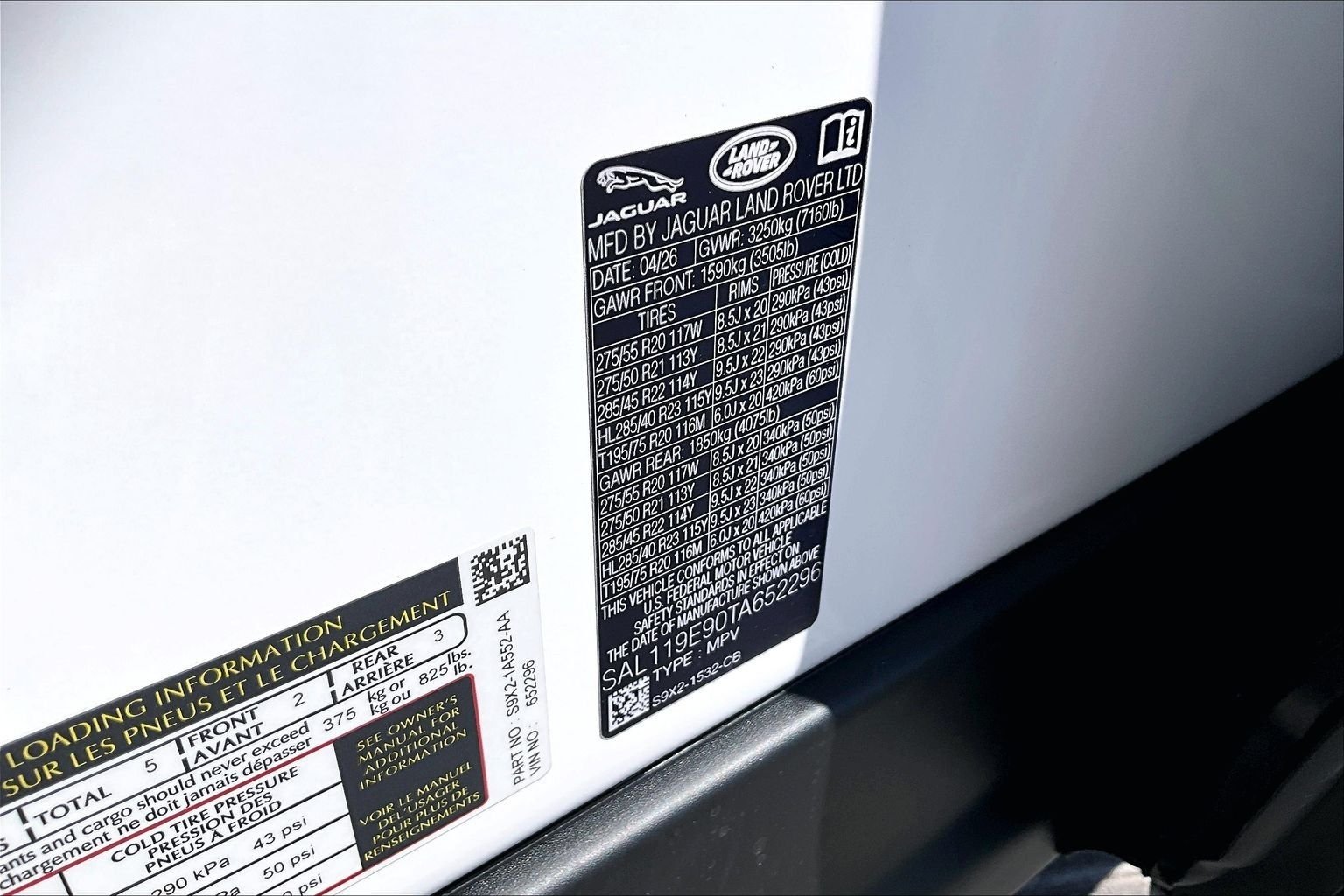 New 2026 Ostuni Pearl White Land Rover Autobiography image 13