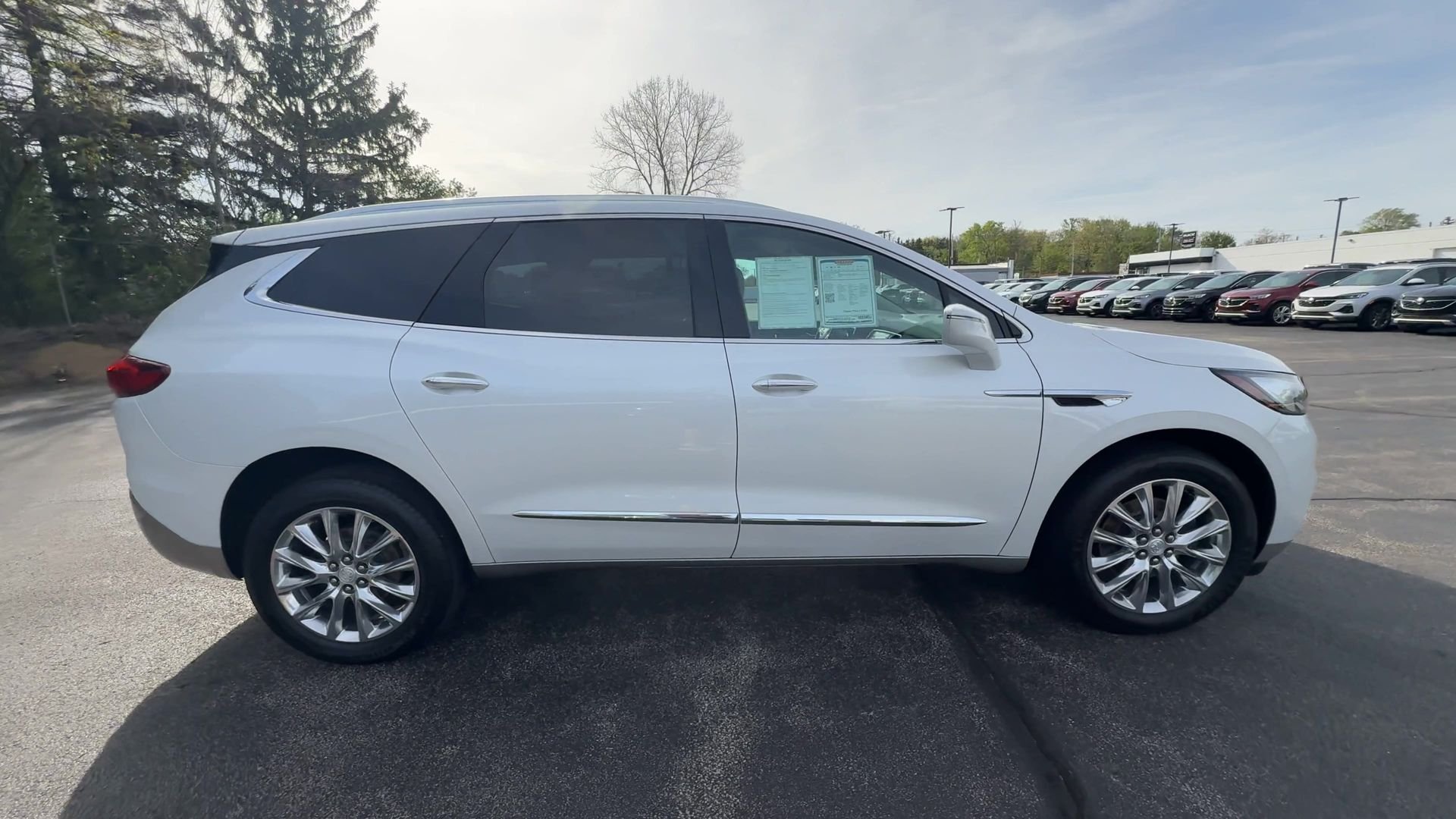 Used 2018 White Frost Tricoat Buick Essence image 9