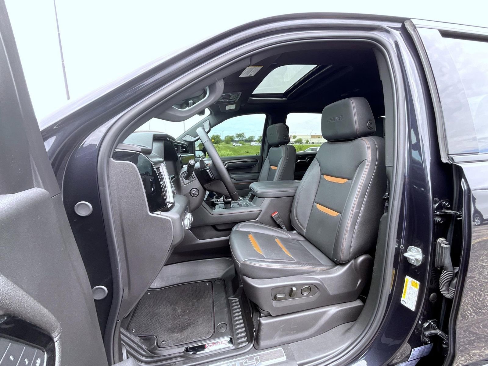 2025 GMC Sierra 1500 AT4 - Photo 10