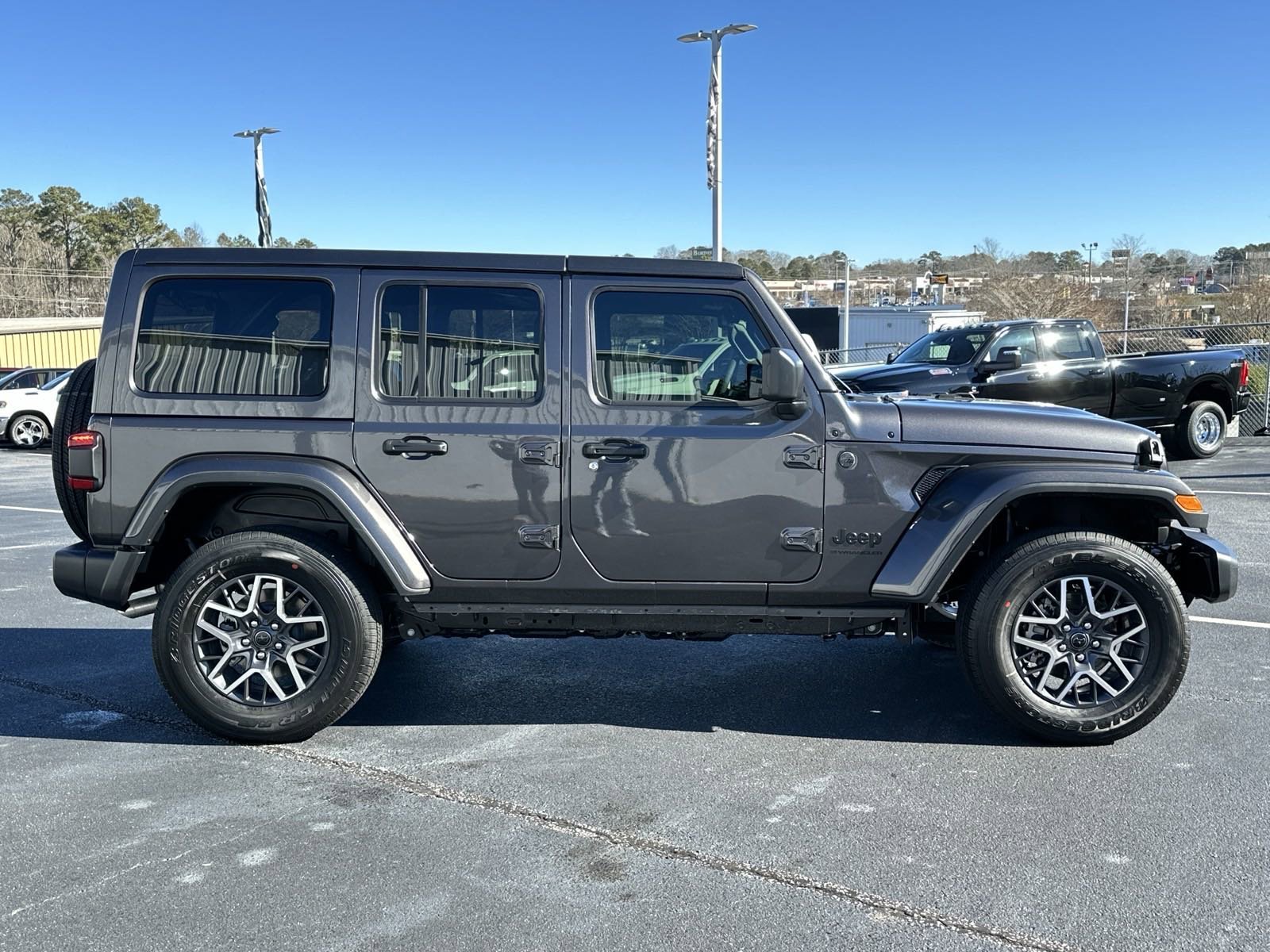 2025 Jeep Wrangler 4-Door Sahara - Photo 9