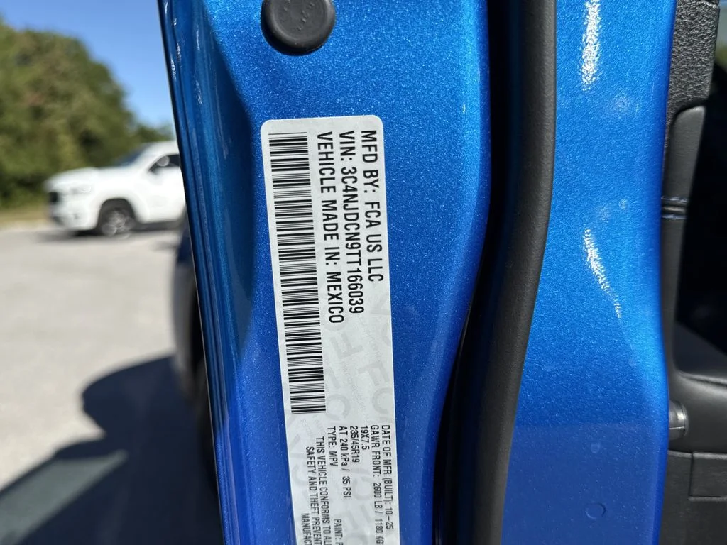 New 2026 Hydro Blue Pearl-Coat Exterior Paint Jeep Limited image 41