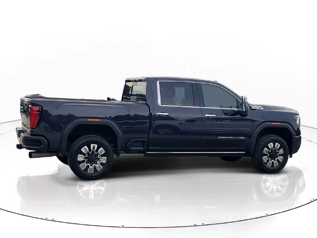 Used 2025 Silver GMC Denali image 4