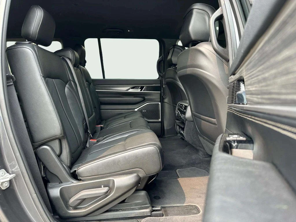 2023 Jeep Wagoneer L Series III - Photo 40
