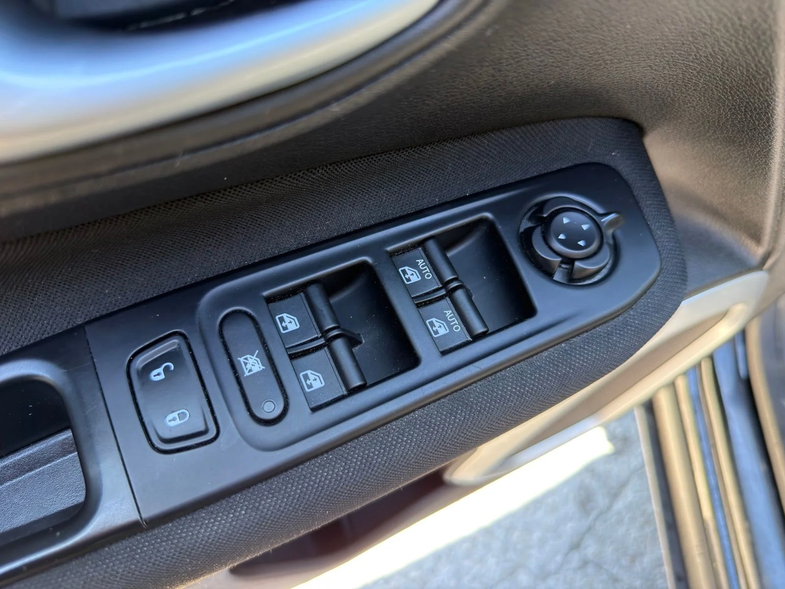 Used 2018 Black Jeep Latitude image 15