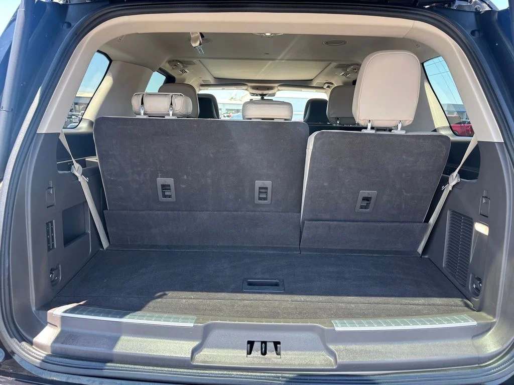 Used 2023 Black Lincoln Reserve image 28