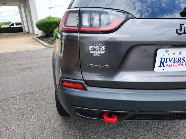 Used 2019 Crystal Metallic Jeep Trailhawk image 11