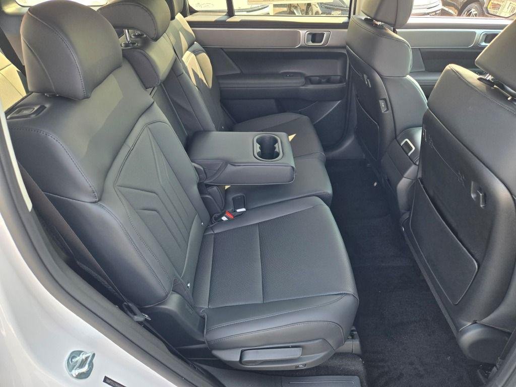New 2027 White Hyundai SEL AWD image 9