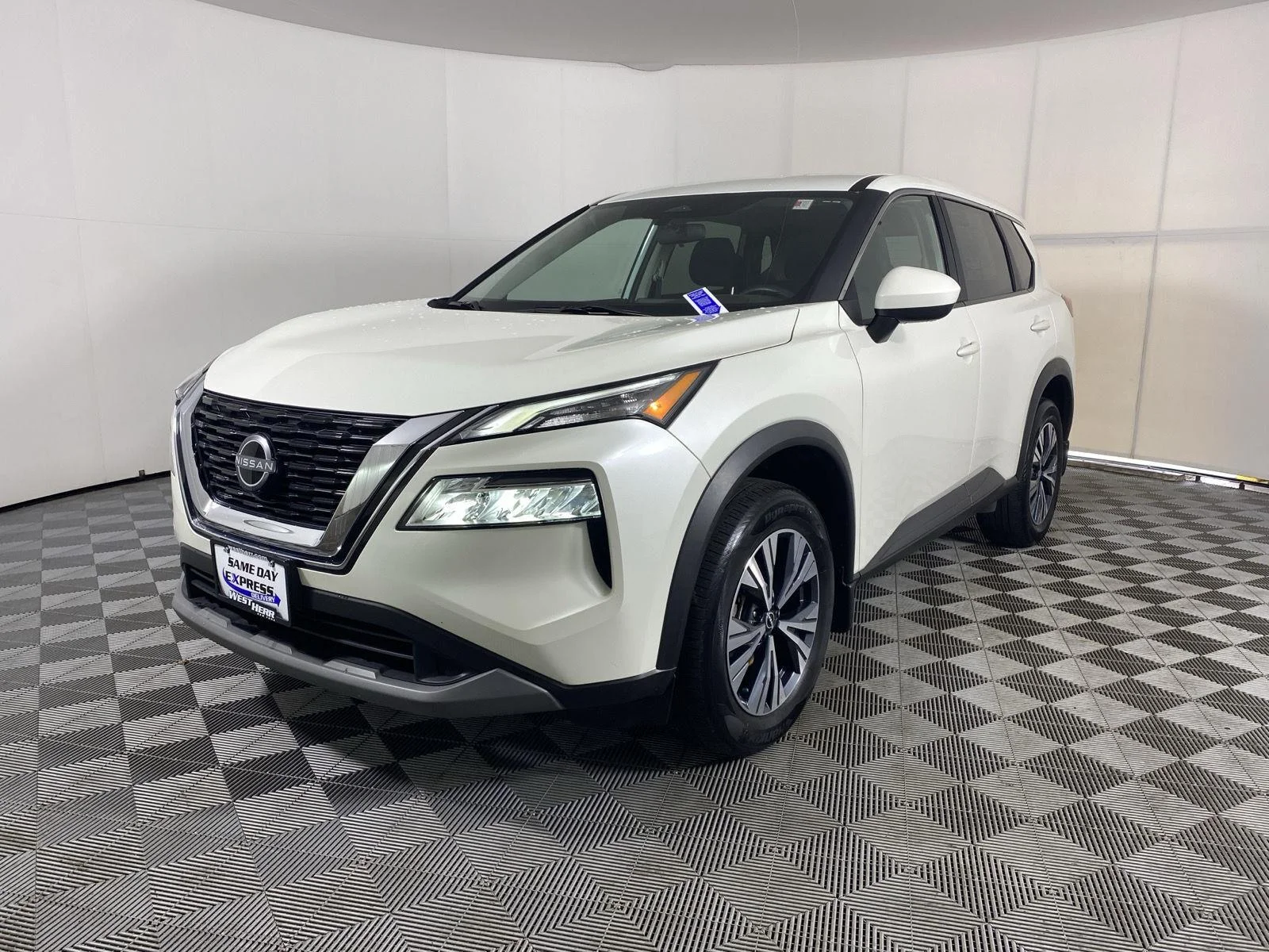 Used 2023 Pearl White Tricoat Nissan SV image 3