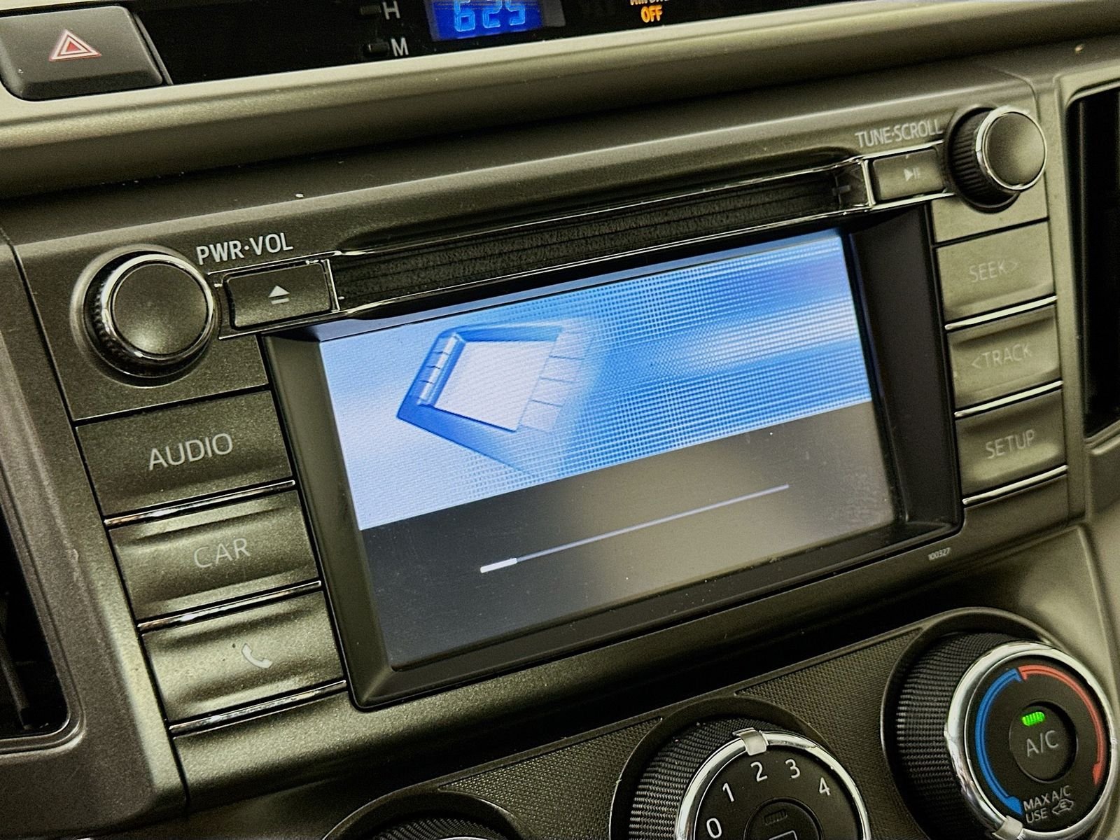 Used 2014 Classic Silver Metallic Toyota LE image 13