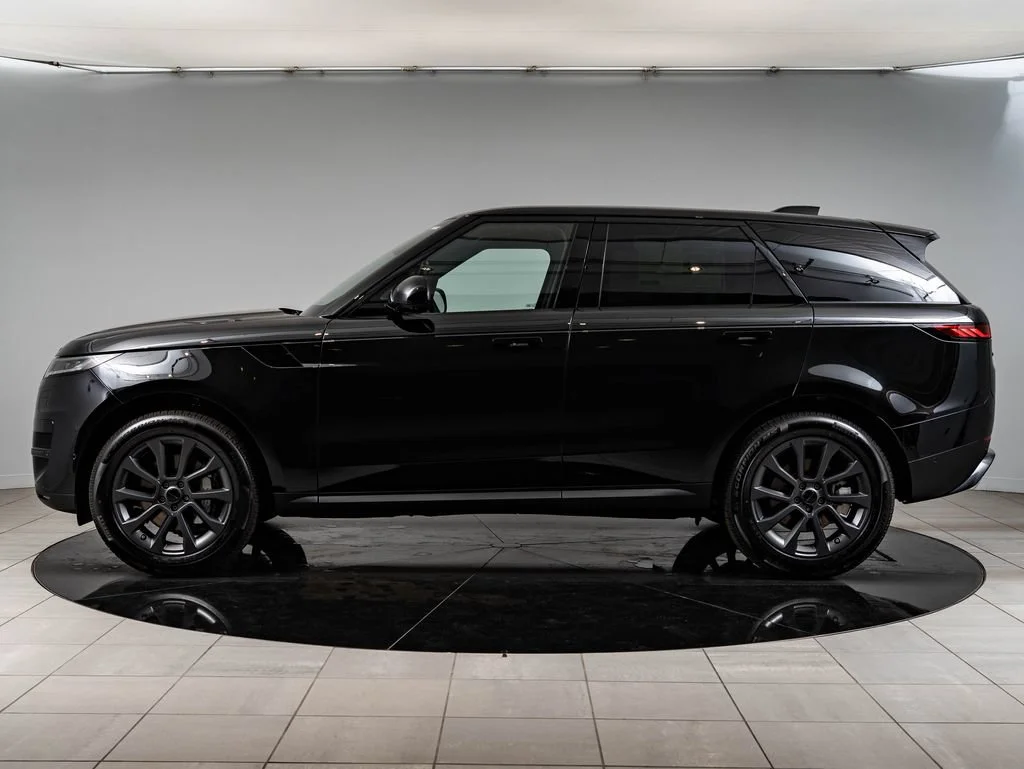 New 2026 Santorini Black Land Rover SE image 5