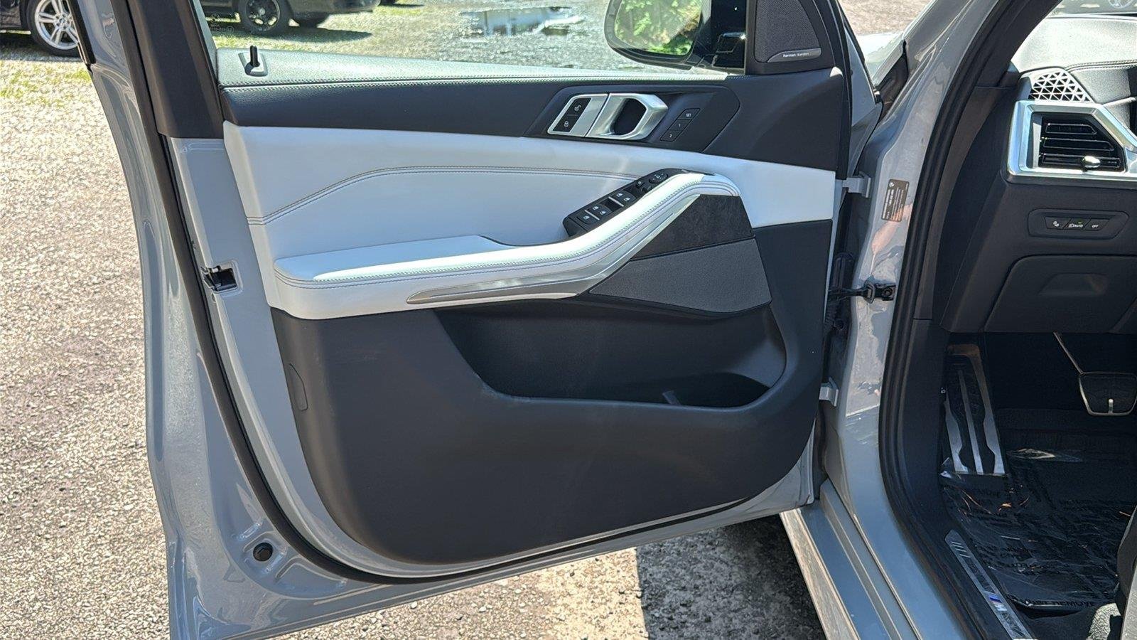 Used 2024 Brooklyn Grey Metallic BMW xDrive40i image 9