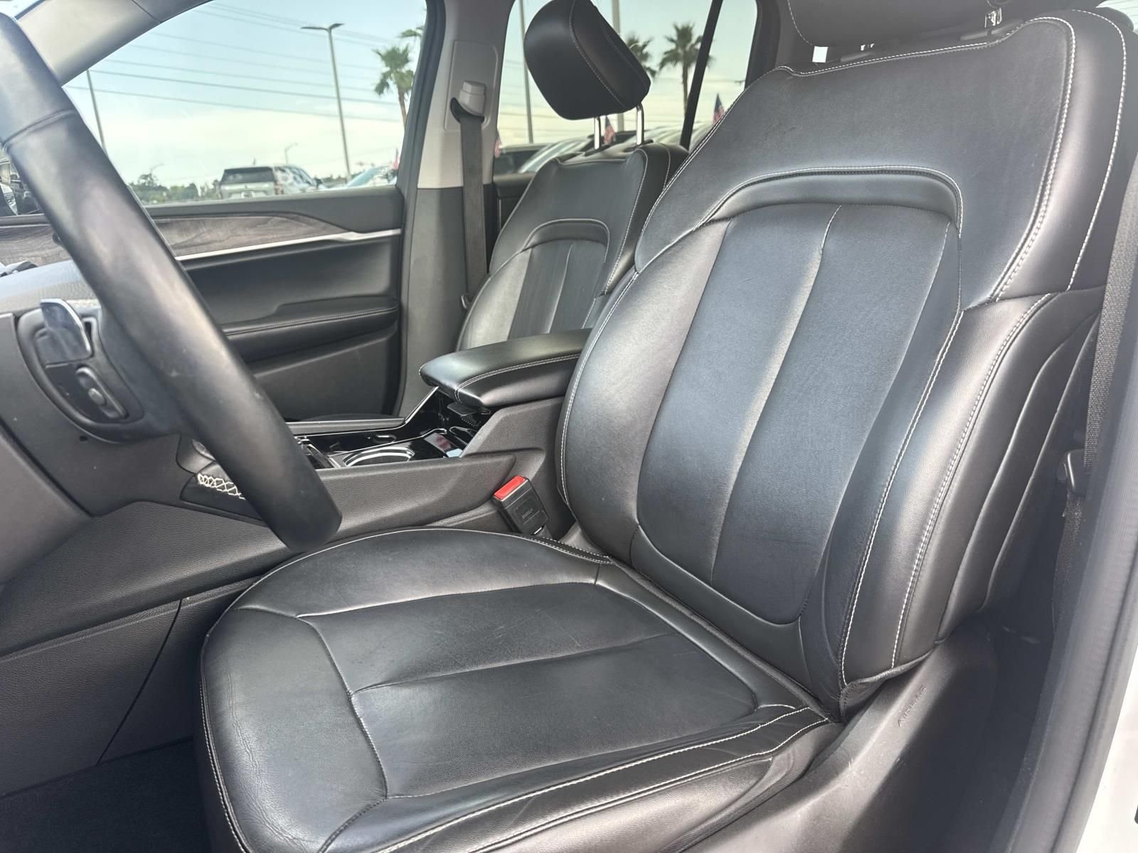 Used 2022 White Jeep Limited image 17