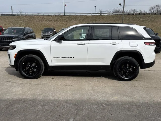 New 2026 Bright White Clear-Coat Exterior Paint Jeep Altitude image 10
