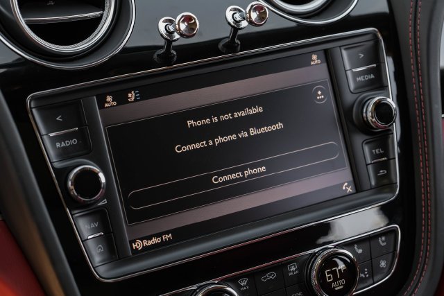 Used 2019 Black Crystal over Cricket Ball Bentley V8 image 45