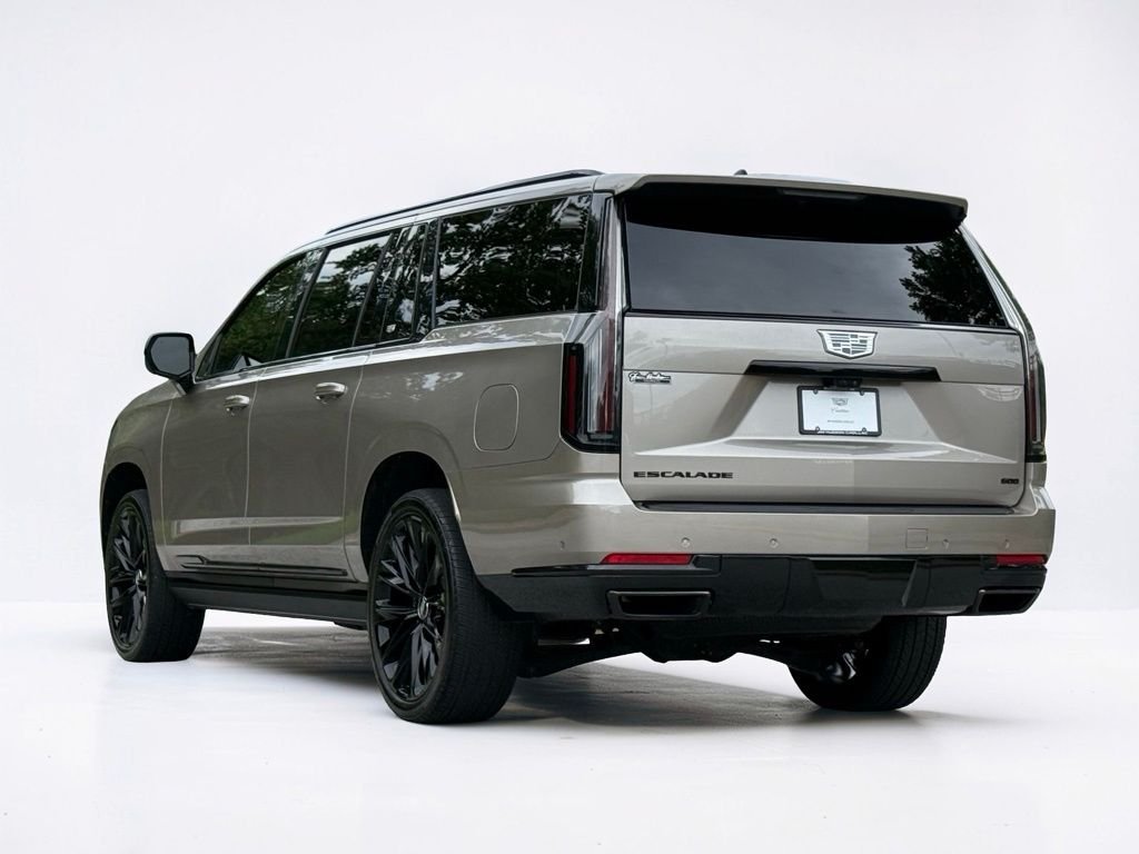 Used 2025  Cadillac Sport Platinum image 13