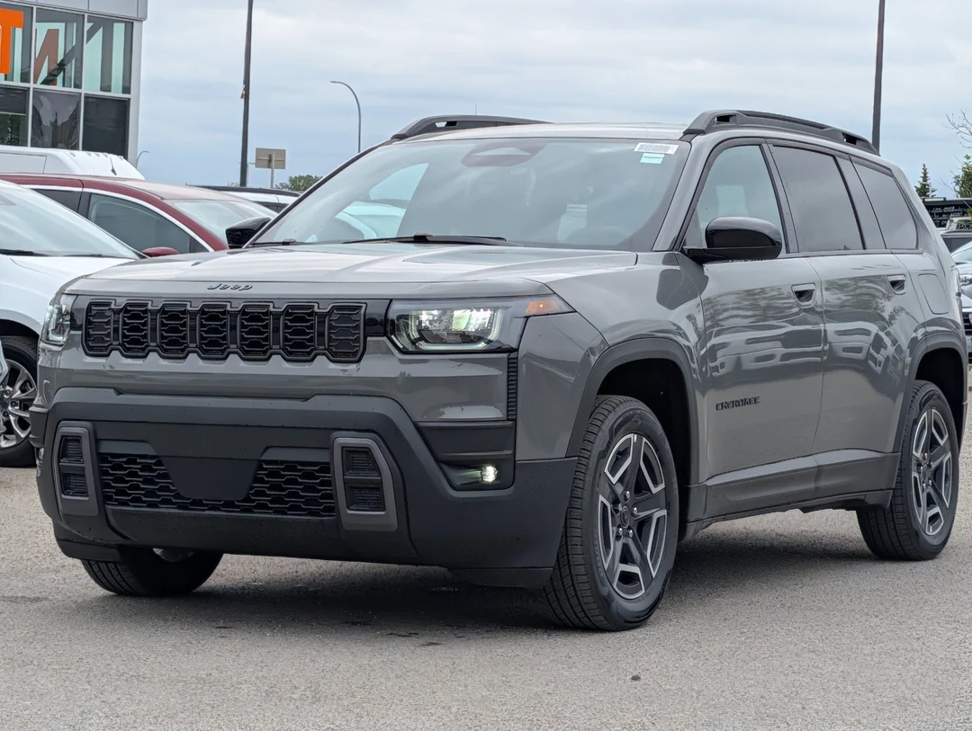New 2026 Grey Jeep Laredo - - 4x4 - 1.6L Turbo Hybrid - Uconnect 5 w/ 12.3 Screen & More! image 4