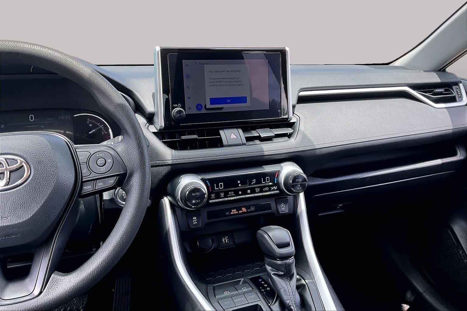 2023 Toyota RAV4 XLE - Photo 7