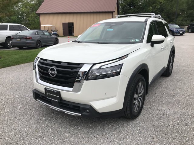 Used 2024 Pearl White Tricoat Nissan SL image 3