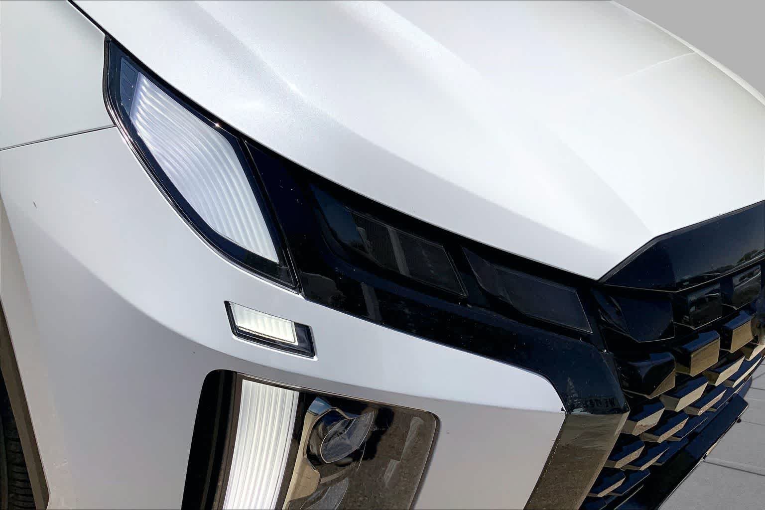 Used 2025 Hyper White Hyundai SEL image 36