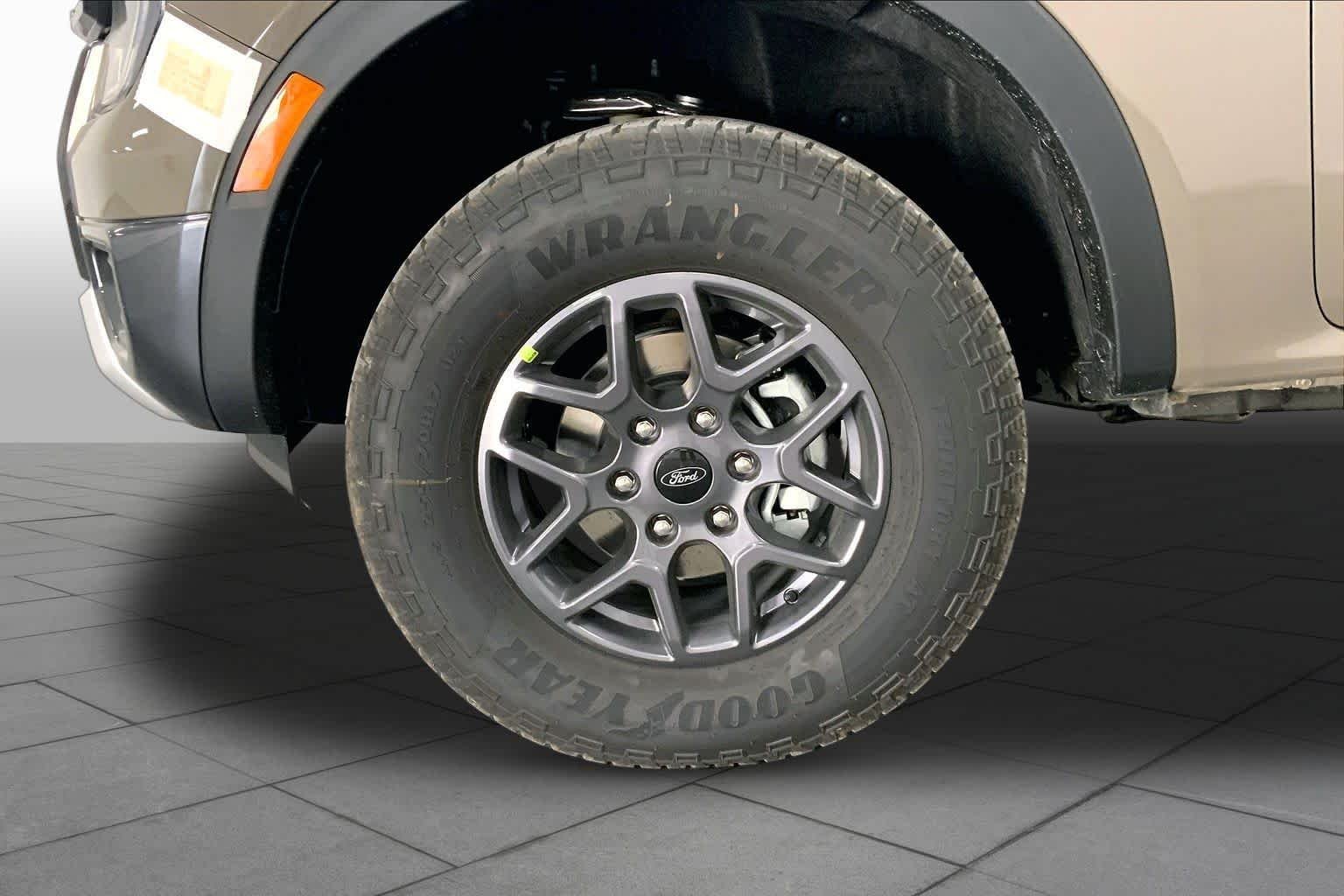 New 2026 Marsh Gray Ford XLT image 9